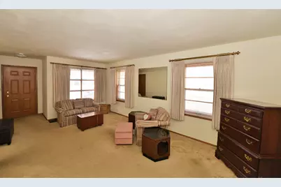 2031  Wustum Ave, Racine, WI 53404 - Photo 5