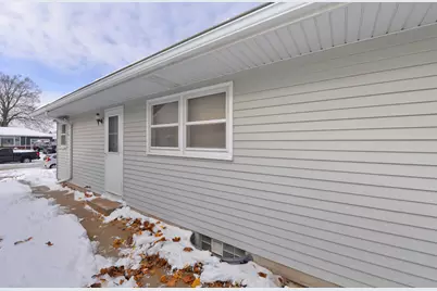 2031  Wustum Ave, Racine, WI 53404 - Photo 23