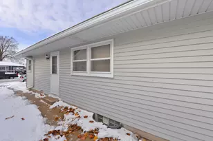 2031 Wustum Ave, Racine, WI 53404 - Photo 23