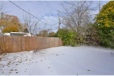 2031  Wustum Ave, Racine, WI 53404 - Photo 19