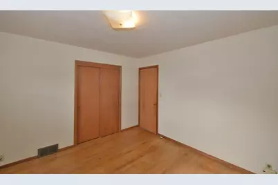 2031  Wustum Ave, Racine, WI 53404 - Photo 13