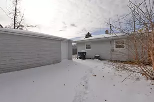 2031 Wustum Ave, Racine, WI 53404 - Photo 21