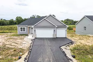 201 Edgewater Ct, Theresa, WI 53091 - Photo 1