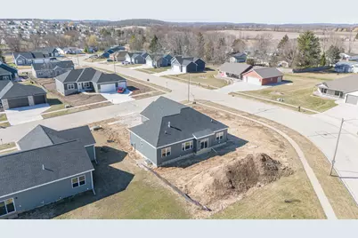 201  Edgewater Ct, Theresa, WI 53091 - Photo 5