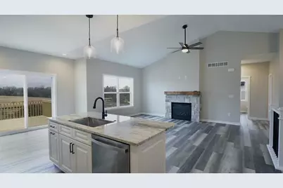 924  Duke St, Brownsville, WI 53006 - Photo 5