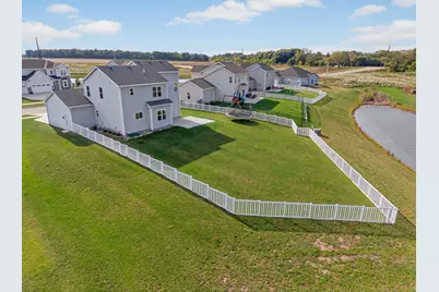 11520 W Meadowview Dr, Franklin, WI 53132 - Photo 3