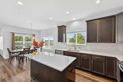 11520 W Meadowview Dr, Franklin, WI 53132 - Photo 13