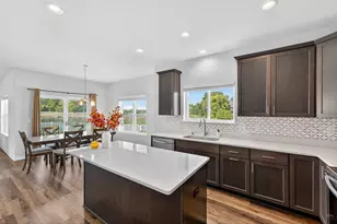 11520 W Meadowview Dr, Franklin, WI 53132 - Photo 13