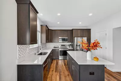 11520 W Meadowview Dr, Franklin, WI 53132 - Photo 11