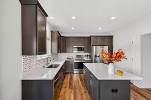 11520 W Meadowview Dr, Franklin, WI 53132 - Photo 11