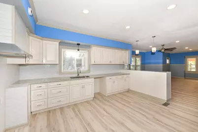 2956 N 39th St, Milwaukee, WI 53210 - Photo 9