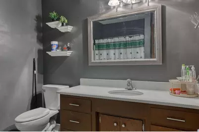 18570  Kamala Ct, Brookfield, WI 53045 - Photo 15