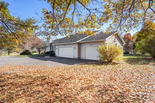 3723 Meadowbrooke Cir, Windsor, WI 53532 - Photo 9