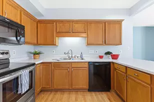 6190 S Creekside Dr, Cudahy, WI 53110 - Photo 7