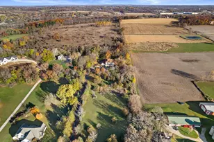 N44W25902 Lindsay Rd, Pewaukee, WI 53072 - Photo 85