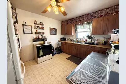 1418 S 9th St, Watertown, WI 53094 - Photo 9