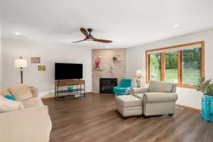 266 Hartford Square, Hartford, WI 53027 - Photo 5