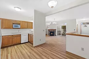 4787 W Maple Leaf Cir, Greenfield, WI 53220 - Photo 9