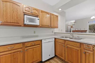 4787 W Maple Leaf Cir, Greenfield, WI 53220 - Photo 11