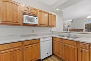 4787 W Maple Leaf Cir, Greenfield, WI 53220 - Photo 11