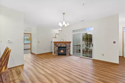 4787 W Maple Leaf Cir, Greenfield, WI 53220 - Photo 5