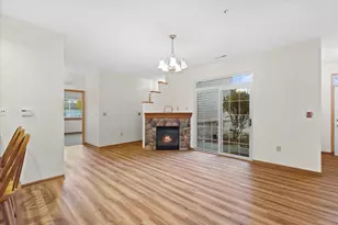 4787 W Maple Leaf Cir, Greenfield, WI 53220 - Photo 5