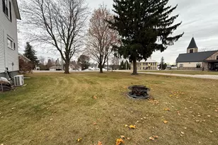 351 Randolph St, Mishicot, WI 54228 - Photo 23
