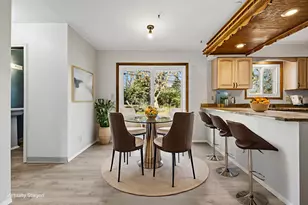 1334 W Paradise Ct, Glendale, WI 53209 - Photo 5