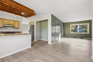 1334 W Paradise Ct, Glendale, WI 53209 - Photo 7