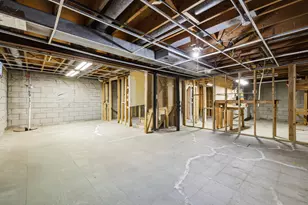 1334 W Paradise Ct, Glendale, WI 53209 - Photo 23