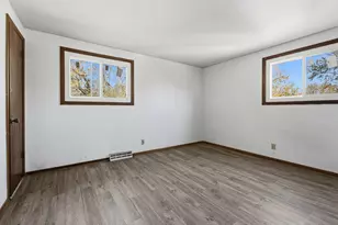 1334 W Paradise Ct, Glendale, WI 53209 - Photo 21