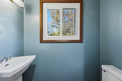 1334 W Paradise Ct, Glendale, WI 53209 - Photo 15