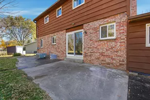 1334 W Paradise Ct, Glendale, WI 53209 - Photo 25