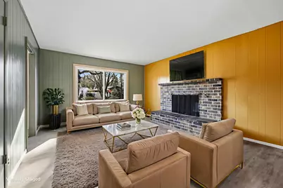 1334 W Paradise Ct, Glendale, WI 53209 - Photo 3