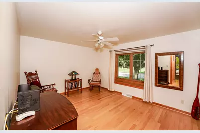 3720 S Bayberry Ln, Greenfield, WI 53228 - Photo 23