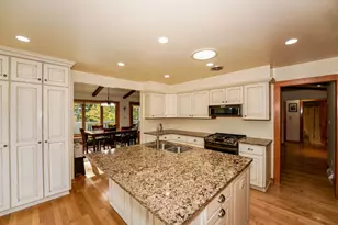 3720 S Bayberry Ln, Greenfield, WI 53228 - Photo 17