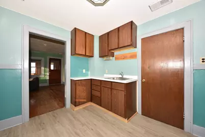 6143 W Beloit Rd, West Allis, WI 53219 - Photo 9