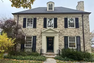 2036 N Lake Dr, Milwaukee, WI 53202 - Photo 1