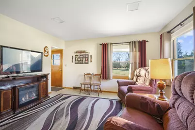 W148N7311  Woodland Dr, Menomonee Falls, WI 53051 - Photo 7