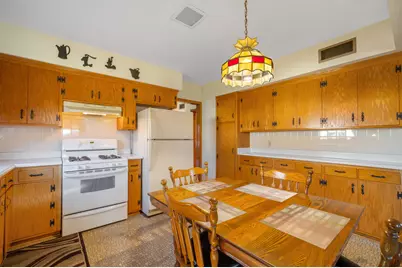 W148N7311  Woodland Dr, Menomonee Falls, WI 53051 - Photo 9