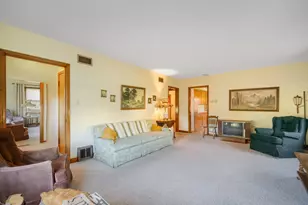 W148N7311 Woodland Dr, Menomonee Falls, WI 53051 - Photo 5