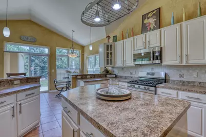 6958 S Craig Ct, Franklin, WI 53132 - Photo 11