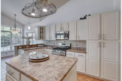 6958 S Craig Ct, Franklin, WI 53132 - Photo 9