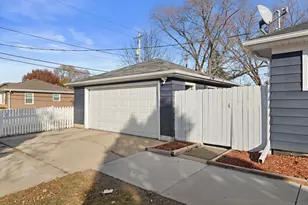 9570 W Silver Spring Dr, Milwaukee, WI 53225 - Photo 23