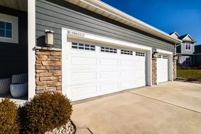 W198N5020  Hickory St, Menomonee Falls, WI 53051 - Photo 9