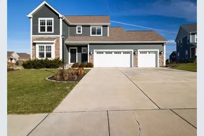 W198N5020  Hickory St, Menomonee Falls, WI 53051 - Photo 1