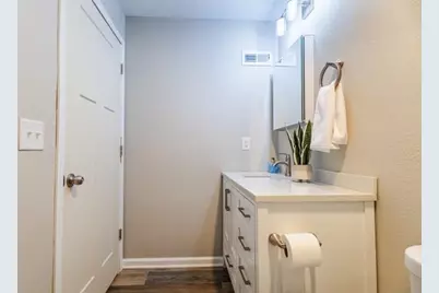 W198N5020  Hickory St, Menomonee Falls, WI 53051 - Photo 45