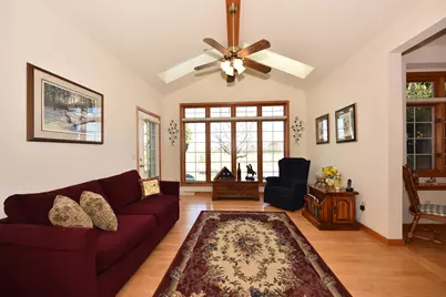 2436  Caribou Ln, Grafton, WI 53024 - Photo 5