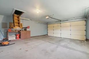 805 Canterberry Ct, West Bend, WI 53090 - Photo 9