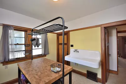 5600 W Notre Dame Ct, Milwaukee, WI 53208 - Photo 15